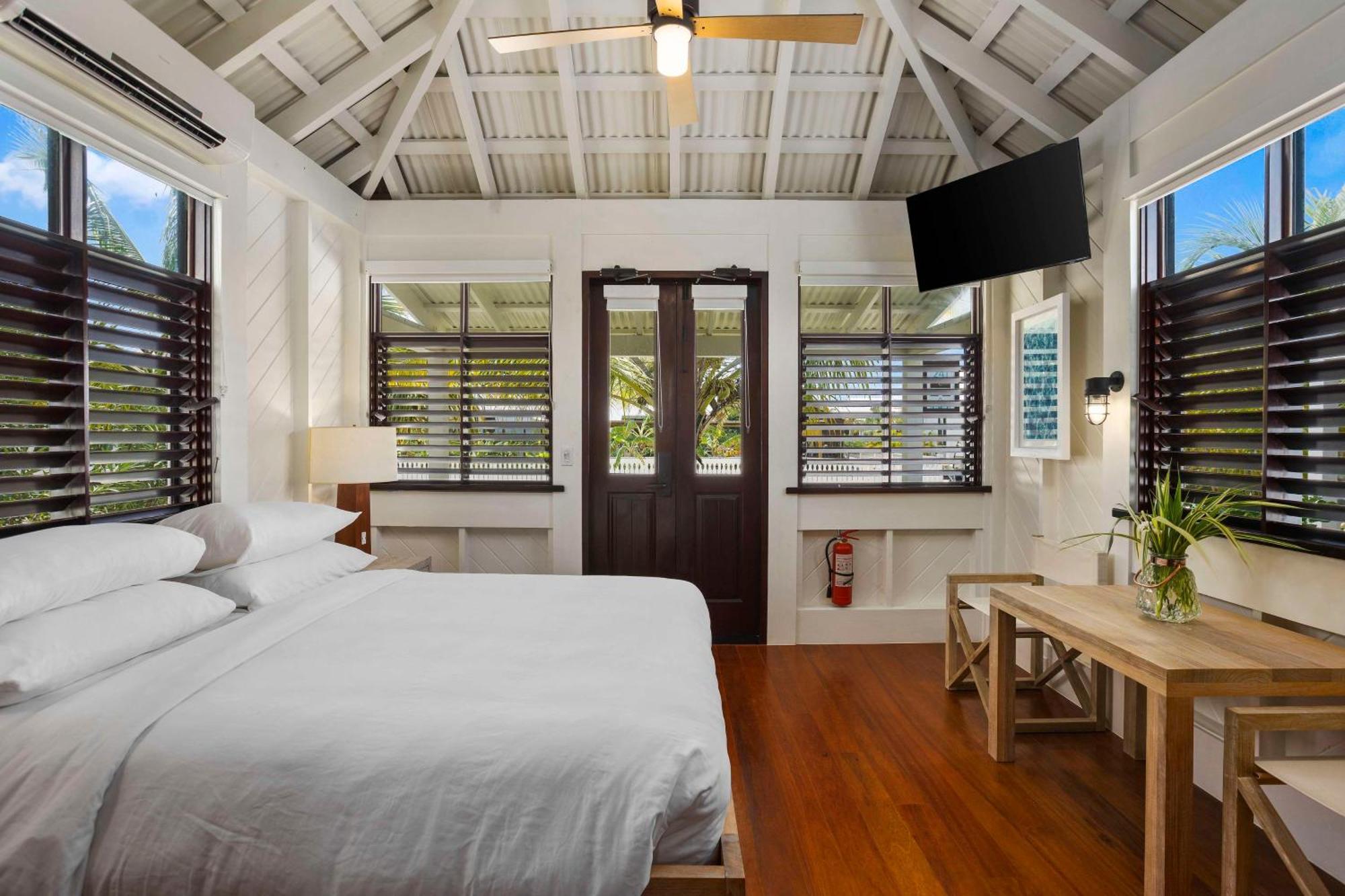 Mahogany Bay Resort And Beach Club, Curio Collection San Pedro  Zewnętrze zdjęcie