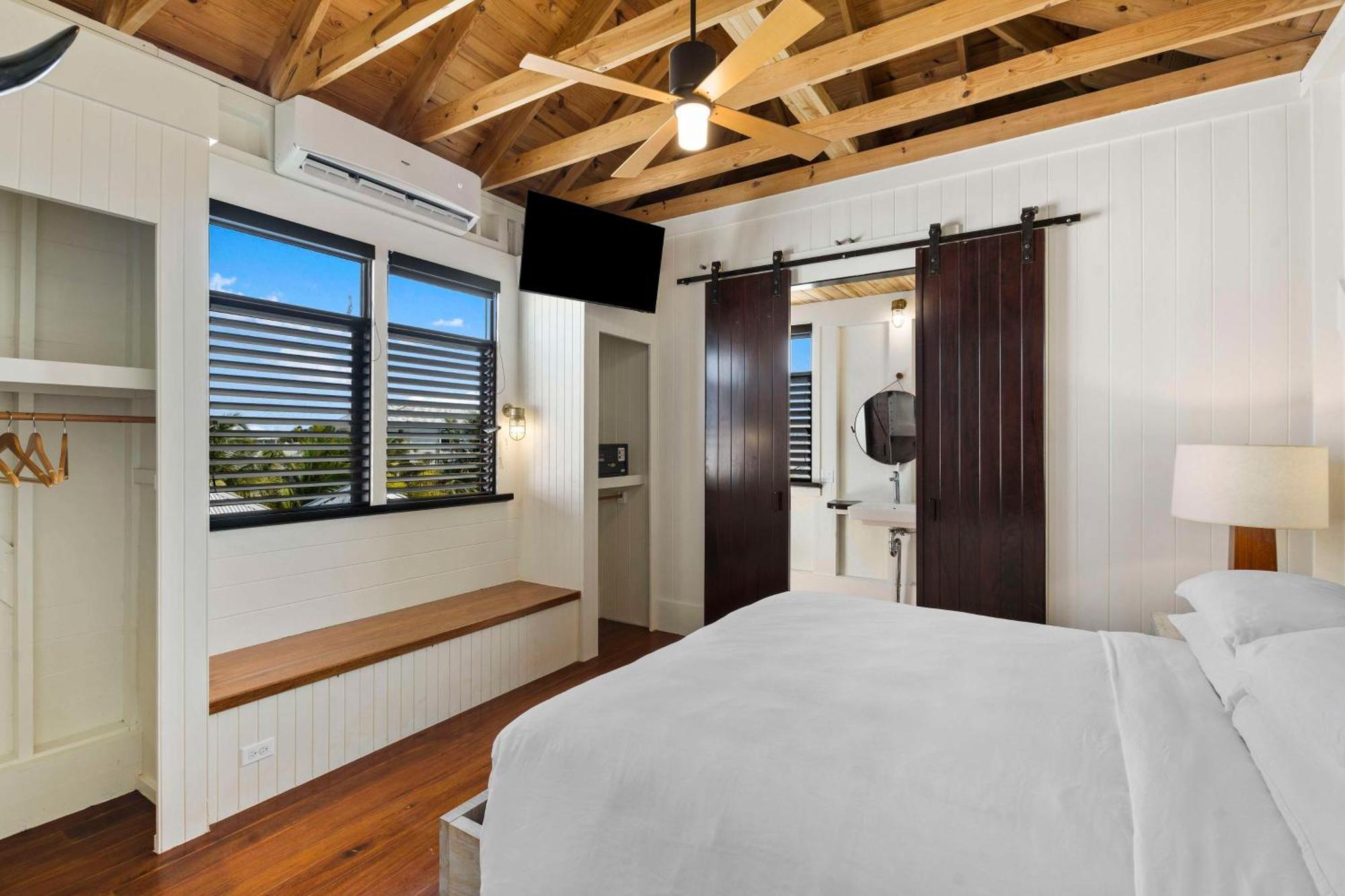 Mahogany Bay Resort And Beach Club, Curio Collection San Pedro  Zewnętrze zdjęcie