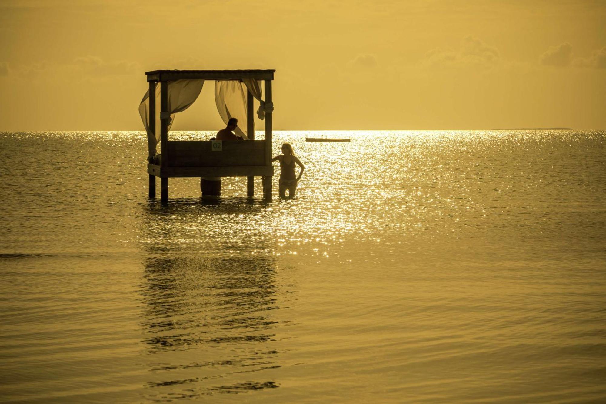 Mahogany Bay Resort And Beach Club, Curio Collection San Pedro  Zewnętrze zdjęcie