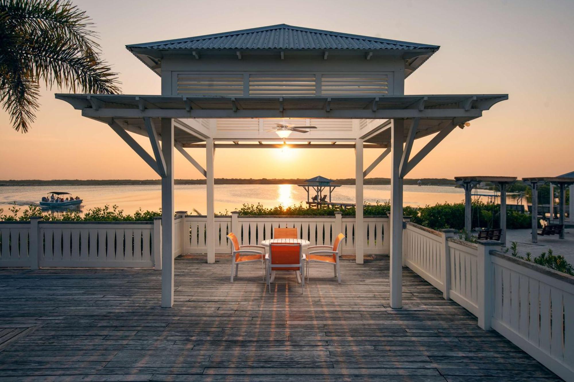 Mahogany Bay Resort And Beach Club, Curio Collection San Pedro  Zewnętrze zdjęcie